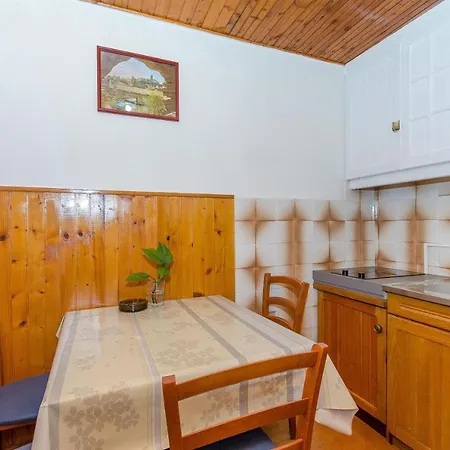 Jele Apartman *